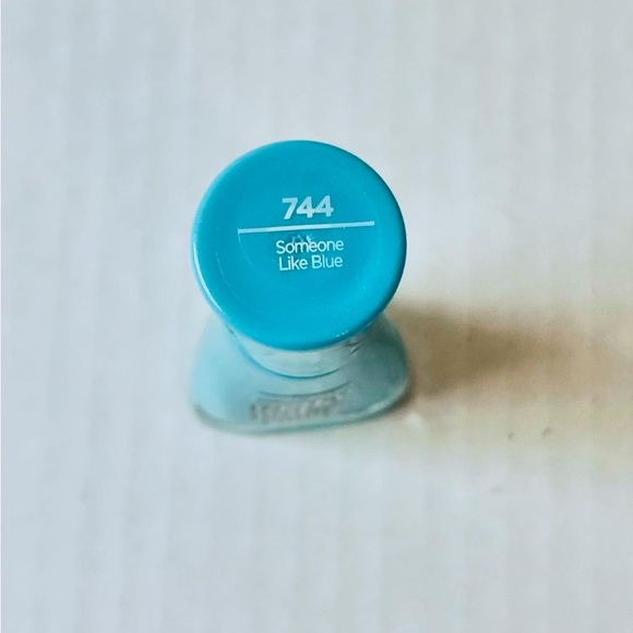 ⭐️5 For 25⭐️ Sally Hansen Insta Dri x GLAAD Nail Polish 744 Someone Like Blue - Picture 6 of 9